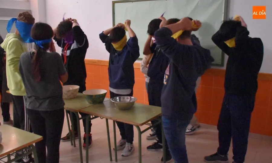 Foto 4 - Los alumnos British del IES Tierra compiten por un premio con motivo de Halloween