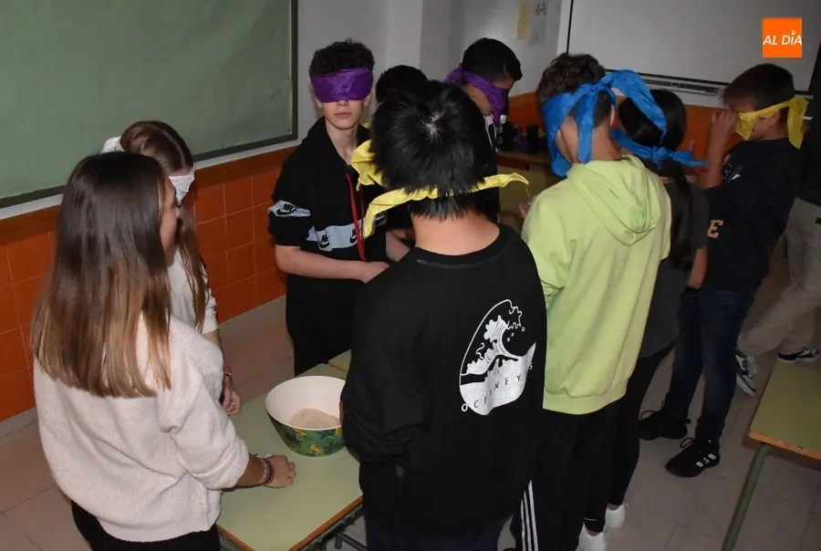 Foto 7 - Los alumnos British del IES Tierra compiten por un premio con motivo de Halloween