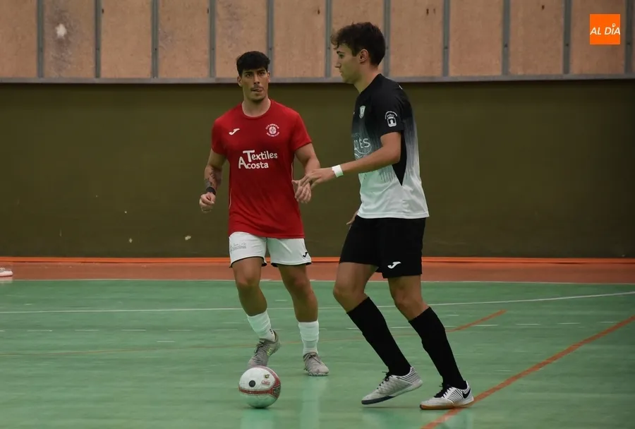 Foto 3 - El III Senior canta por fin victoria ante Cistierna sobreponi&eacute;ndose a una mala 1&ordf; parte y a las lesiones