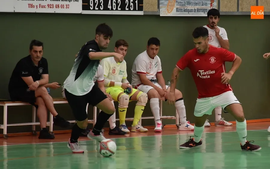 Foto 4 - El III Senior canta por fin victoria ante Cistierna sobreponi&eacute;ndose a una mala 1&ordf; parte y a las lesiones