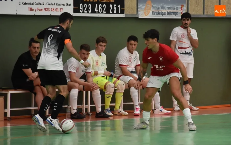 Foto 5 - El III Senior canta por fin victoria ante Cistierna sobreponi&eacute;ndose a una mala 1&ordf; parte y a las lesiones