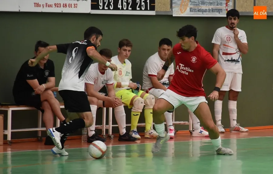 Foto 6 - El III Senior canta por fin victoria ante Cistierna sobreponi&eacute;ndose a una mala 1&ordf; parte y a las lesiones