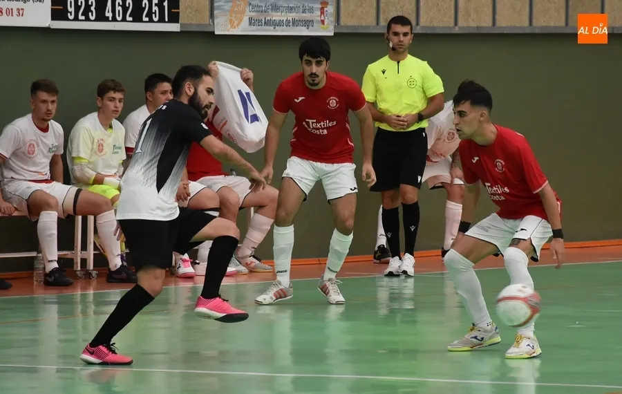 Foto 9 - El III Senior canta por fin victoria ante Cistierna sobreponi&eacute;ndose a una mala 1&ordf; parte y a las lesiones