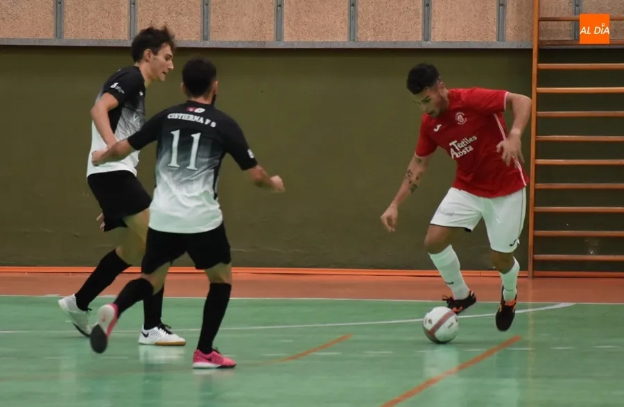 Foto 10 - El III Senior canta por fin victoria ante Cistierna sobreponi&eacute;ndose a una mala 1&ordf; parte y a las lesiones