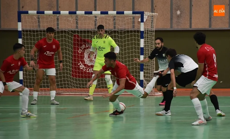 Foto 11 - El III Senior canta por fin victoria ante Cistierna sobreponi&eacute;ndose a una mala 1&ordf; parte y a las lesiones