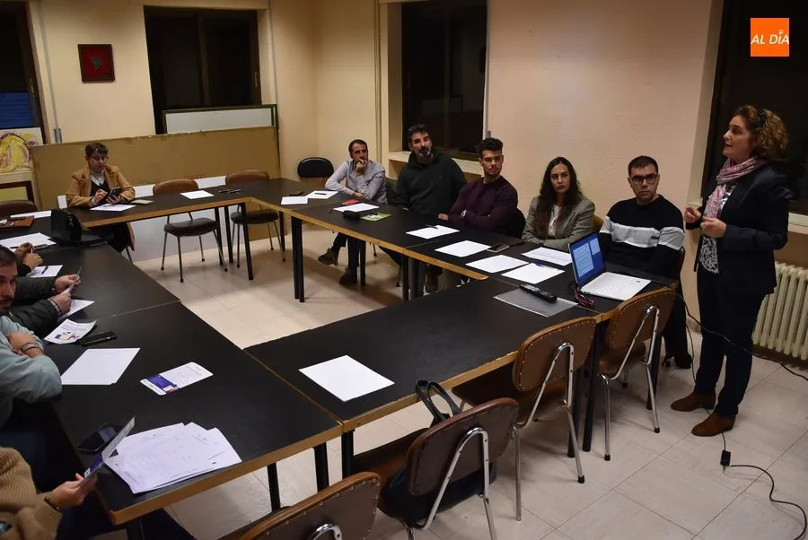 Foto 4 - Empresarios mirobrigenses conocen las ventajas de la digitalizaci&oacute;n de los negocios rurales