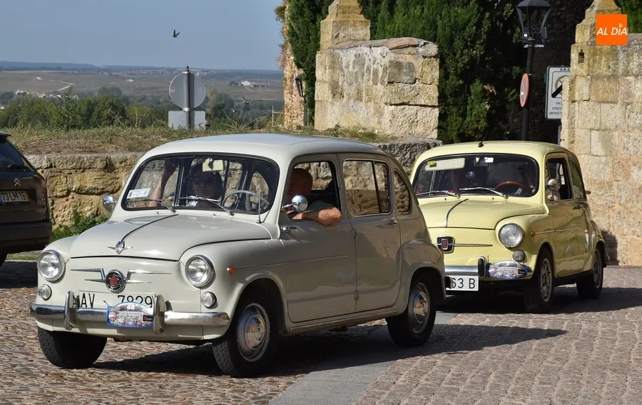 Foto 3 - M&aacute;s de medio centenar de Seat 600 visitan Ciudad Rodrigo