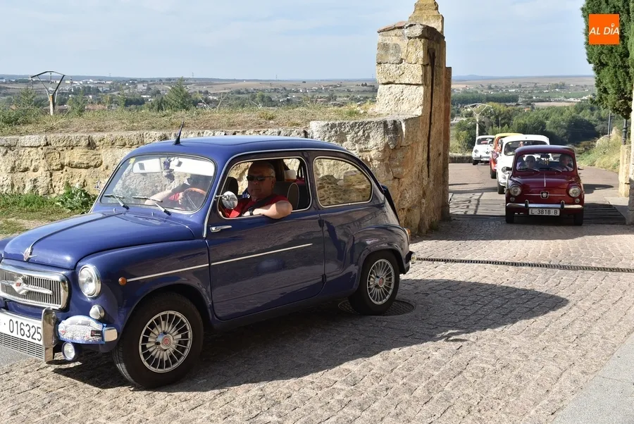 Foto 4 - M&aacute;s de medio centenar de Seat 600 visitan Ciudad Rodrigo