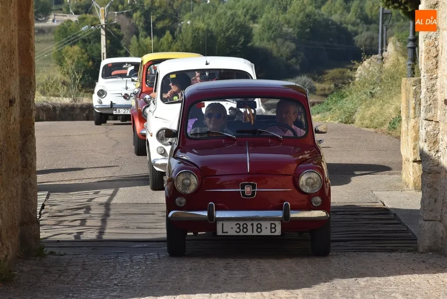 Foto 5 - M&aacute;s de medio centenar de Seat 600 visitan Ciudad Rodrigo