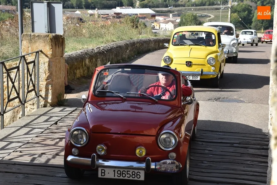 Foto 6 - M&aacute;s de medio centenar de Seat 600 visitan Ciudad Rodrigo