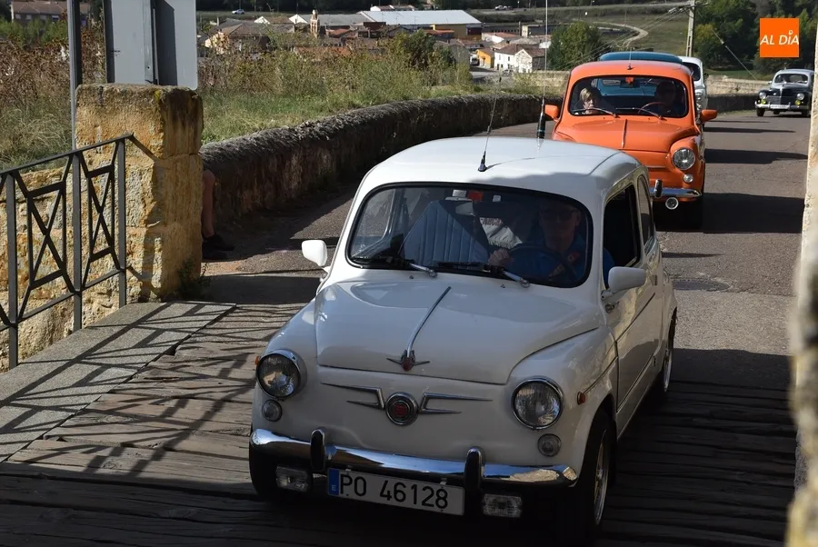 Foto 7 - M&aacute;s de medio centenar de Seat 600 visitan Ciudad Rodrigo