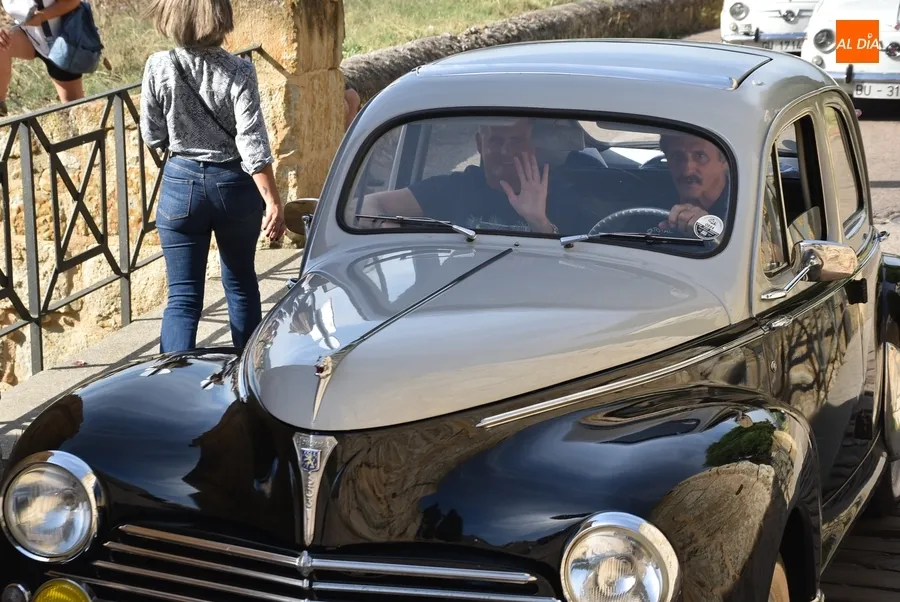 Foto 9 - M&aacute;s de medio centenar de Seat 600 visitan Ciudad Rodrigo
