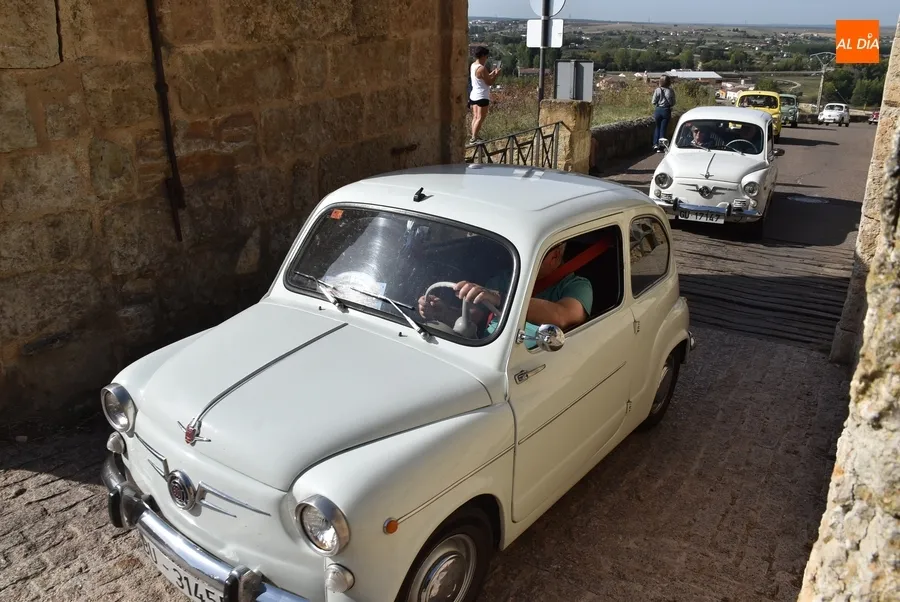 Foto 10 - M&aacute;s de medio centenar de Seat 600 visitan Ciudad Rodrigo
