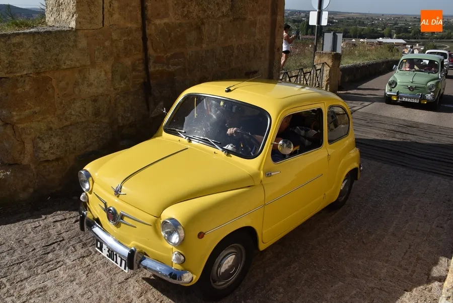 Foto 11 - M&aacute;s de medio centenar de Seat 600 visitan Ciudad Rodrigo