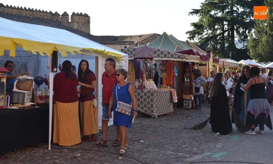 Foto 7 - El p&uacute;blico entrega las llaves de la Ciudad Dorada a los Garcil&oacute;pez de Chaves