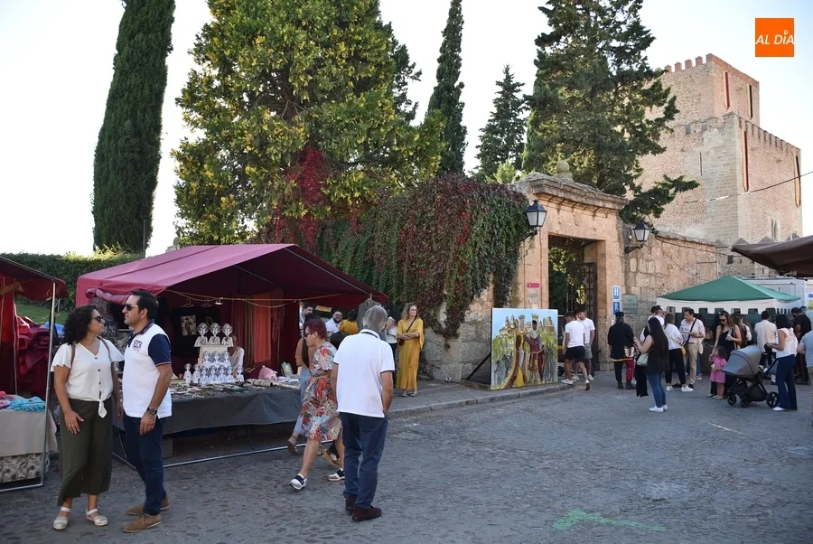 Foto 10 - El p&uacute;blico entrega las llaves de la Ciudad Dorada a los Garcil&oacute;pez de Chaves