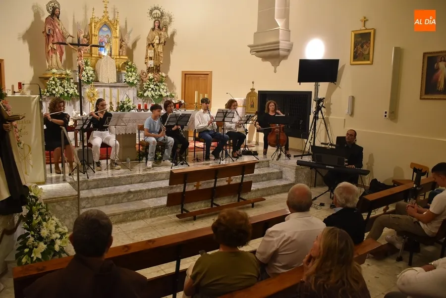 Foto 10 - La Familia Satur pone banda sonora al fin de semana de clausura del A&ntilde;o Jubilar Teresiano
