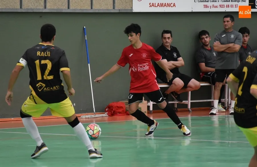 Foto 2 - #MARCADOR [30SEP-1OCT] Duro debut como local del III Juvenil frente a Lugo Sala