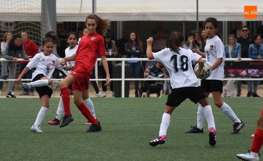 Foto 2 - El Alev&iacute;n Femenino del Ciudad Rodrigo tambi&eacute;n se estrena con triunfo ante su afici&oacute;n