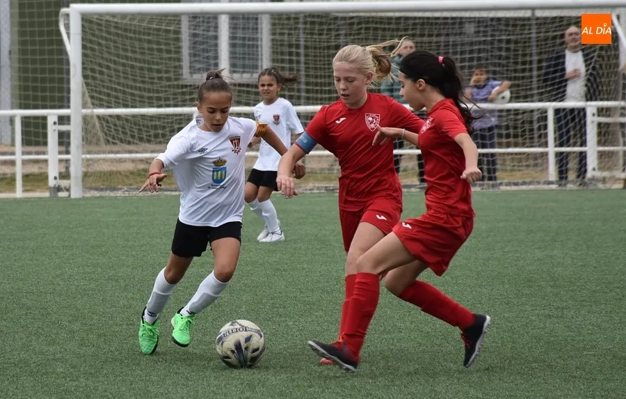 Foto 3 - El Alev&iacute;n Femenino del Ciudad Rodrigo tambi&eacute;n se estrena con triunfo ante su afici&oacute;n