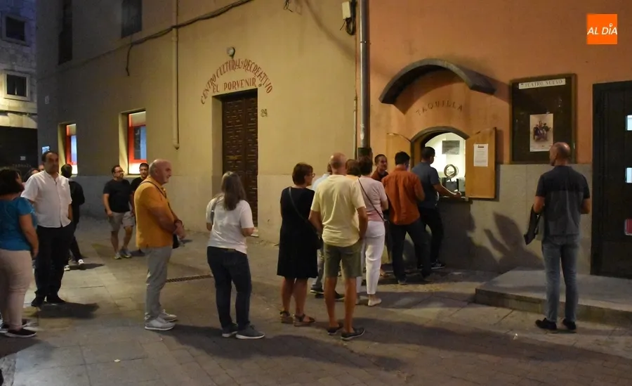 Foto 2 - Buena entrada en el reencuentro de Teatro Che y Moche con el p&uacute;blico mirobrigense
