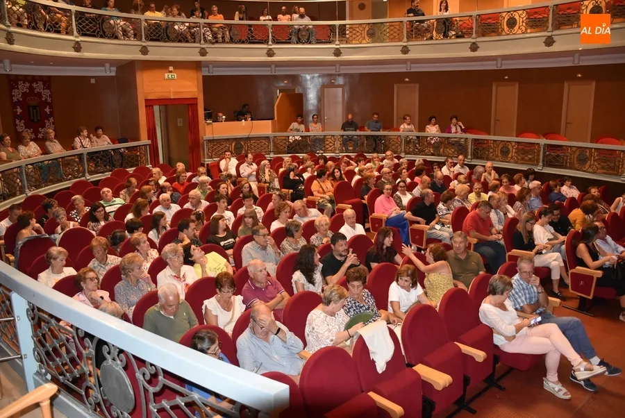 Foto 3 - Buena entrada en el reencuentro de Teatro Che y Moche con el p&uacute;blico mirobrigense