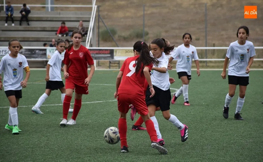 Foto 6 - El Alev&iacute;n Femenino del Ciudad Rodrigo tambi&eacute;n se estrena con triunfo ante su afici&oacute;n