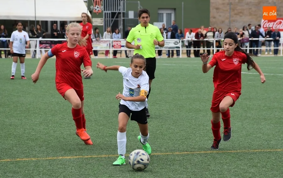 Foto 9 - El Alev&iacute;n Femenino del Ciudad Rodrigo tambi&eacute;n se estrena con triunfo ante su afici&oacute;n