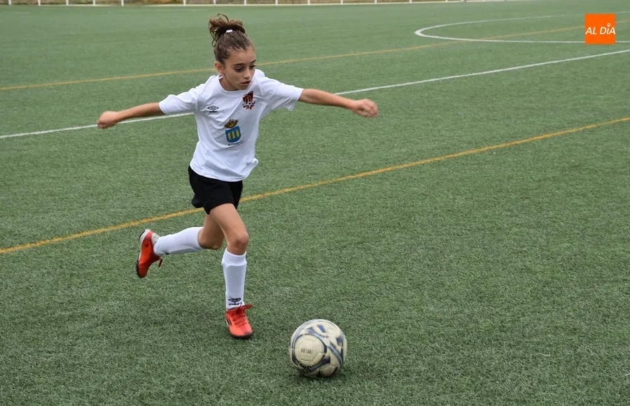 Foto 10 - El Alev&iacute;n Femenino del Ciudad Rodrigo tambi&eacute;n se estrena con triunfo ante su afici&oacute;n