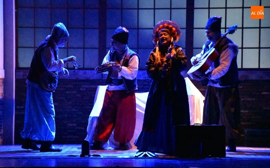 Foto 10 - Buena entrada en el reencuentro de Teatro Che y Moche con el p&uacute;blico mirobrigense