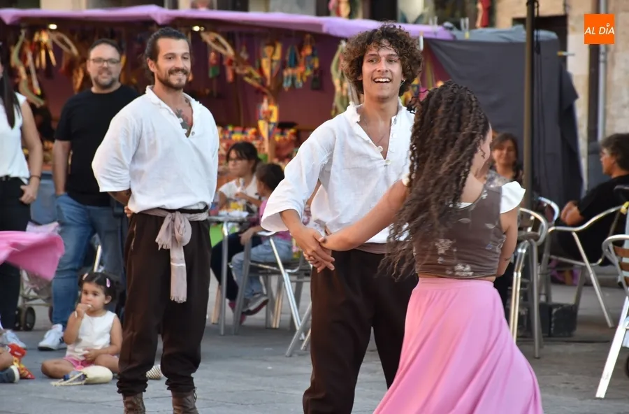Foto 3 - Los juegos con fuego redondean una larga jornada en la que Astrolabio hizo su debut en la Feria
