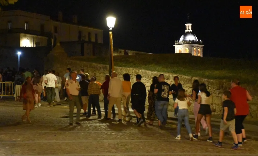 Foto 2 - Desbordante asistencia de p&uacute;blico a la versi&oacute;n m&aacute;s gamberra de &lsquo;La Conjura de Ciudad Rodrigo&rsquo;