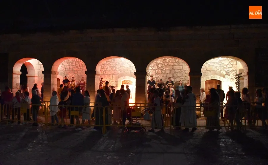 Foto 5 - Desbordante asistencia de p&uacute;blico a la versi&oacute;n m&aacute;s gamberra de &lsquo;La Conjura de Ciudad Rodrigo&rsquo;