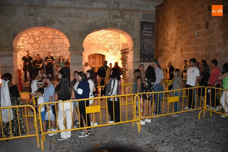 Foto 7 - Desbordante asistencia de p&uacute;blico a la versi&oacute;n m&aacute;s gamberra de &lsquo;La Conjura de Ciudad Rodrigo&rsquo;
