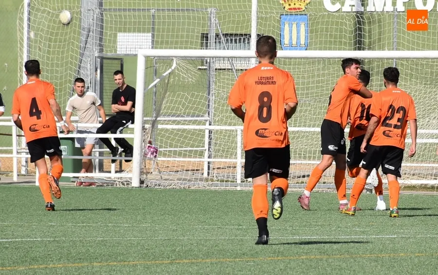 Foto 10 - El final de la 1&ordf; parte condena a la UD Mirobrigense ante el Sporting Carbajosa