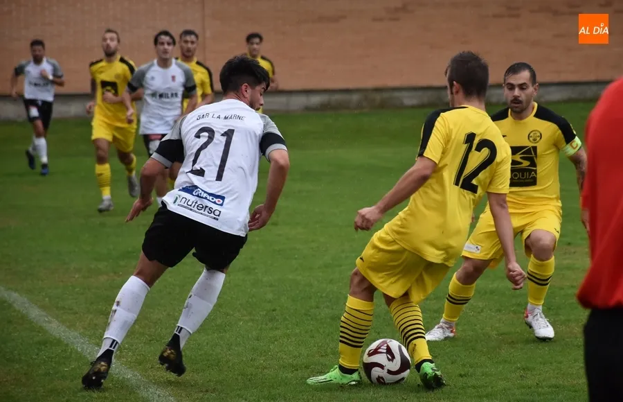 Foto 10 - El Ciudad Rodrigo se a&uacute;pa a la 2&ordf; plaza con un solitario gol de Isma dentro de un carrusel de ocasiones