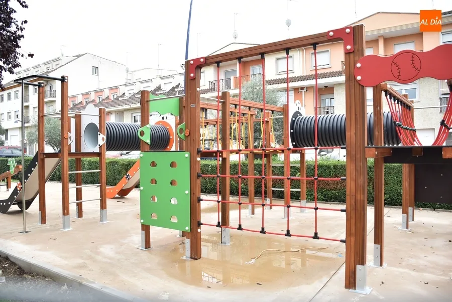 Foto 10 - Instalada la nueva maxi-torre multijuegos del Valle de San Mart&iacute;n, valorada en 12.000&euro;
