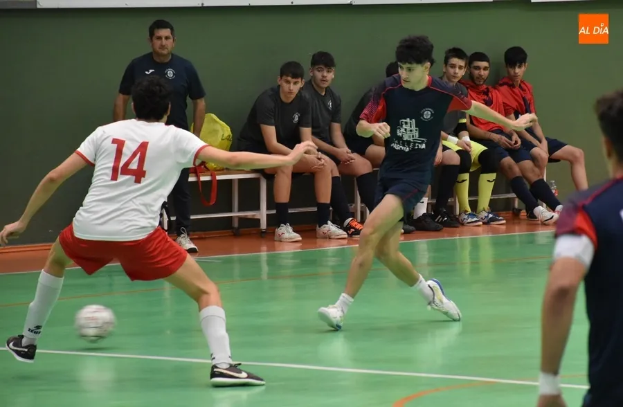 Foto 4 - El III Columnas de Futormes logra su primera victoria con una gran segunda parte