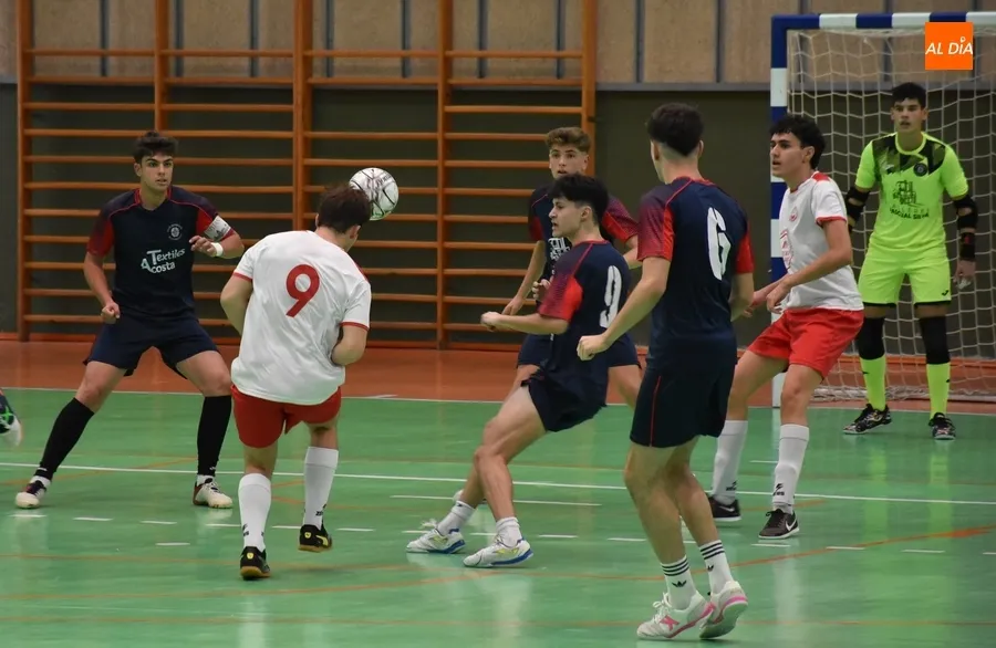 Foto 6 - El III Columnas de Futormes logra su primera victoria con una gran segunda parte