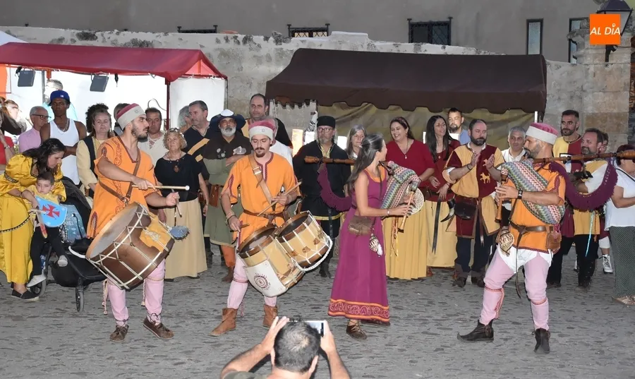 Foto 2 - La Feria Medieval se cierra con una ronda de actuaciones en la que se dio las gracias a Portugal