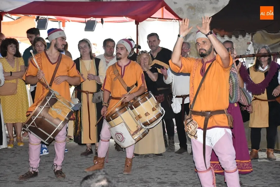 Foto 8 - La Feria Medieval se cierra con una ronda de actuaciones en la que se dio las gracias a Portugal