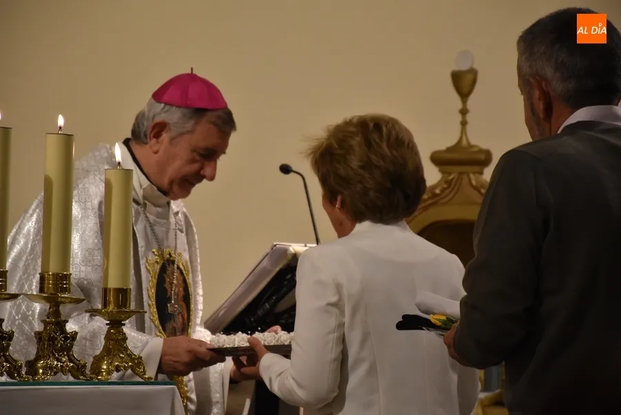 Foto 9 - Una Carmelita hace sus votos perpetuos en la concurrida clausura del A&ntilde;o Jubilar Teresiano
