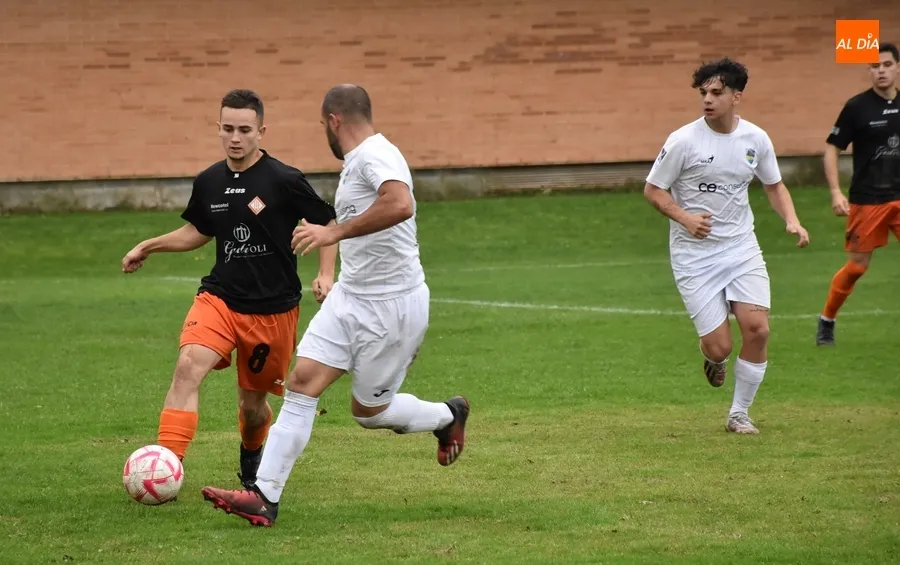 Foto 4 - La UD Mirobrigense debuta en el Francisco Mateos venciendo al Alba de Tormes