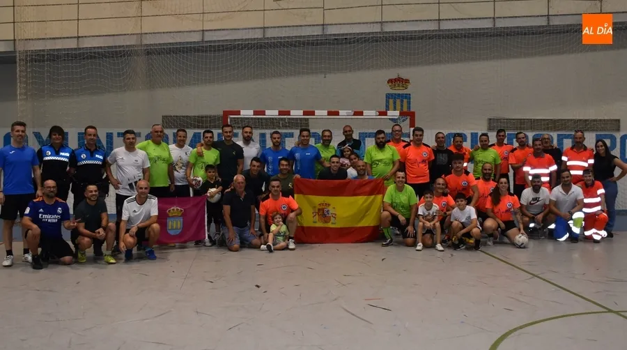 Foto 2 - Un torneo de f&uacute;tbol sala abre las celebraciones de la Guardia Civil mirobrigense