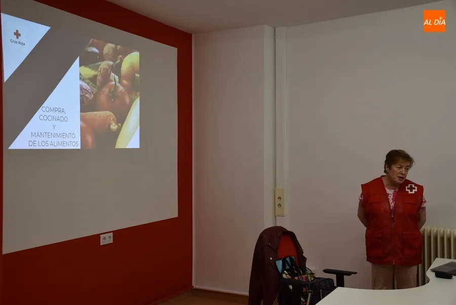 Foto 5 - Cruz Roja alerta a los mayores de los malos h&aacute;bitos en torno a la alimentaci&oacute;n