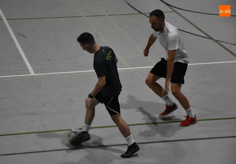 Foto 5 - Un torneo de f&uacute;tbol sala abre las celebraciones de la Guardia Civil mirobrigense