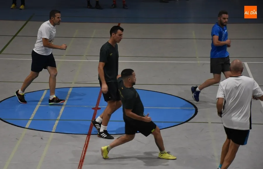 Foto 7 - Un torneo de f&uacute;tbol sala abre las celebraciones de la Guardia Civil mirobrigense