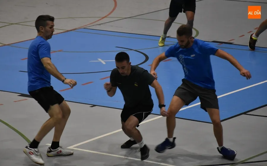 Foto 11 - Un torneo de f&uacute;tbol sala abre las celebraciones de la Guardia Civil mirobrigense