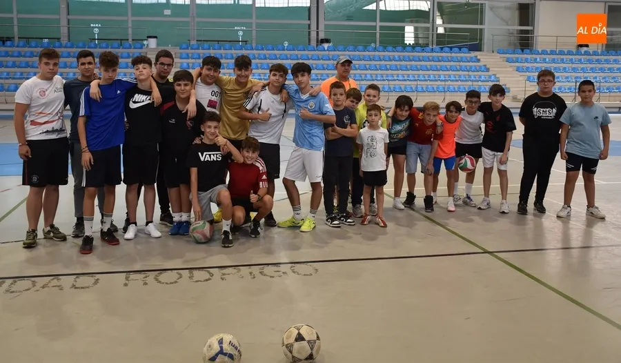 Foto 4 - La Escuela Municipal de F&uacute;tbol Sala se pone en marcha con unos 30 inscritos