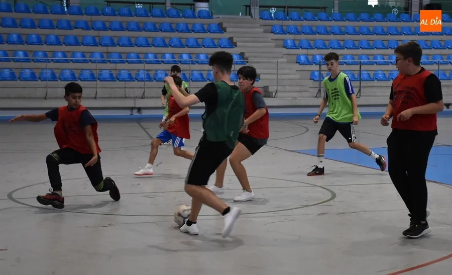 Foto 5 - La Escuela Municipal de F&uacute;tbol Sala se pone en marcha con unos 30 inscritos